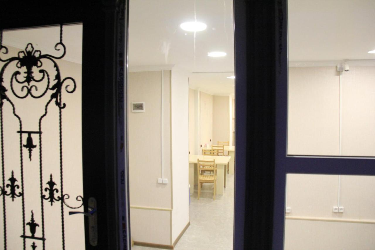 Blossom Hostel Updated ! Обновлено !!! City Center! Perfect Order!!! Snow-White Bed Linen!!! Идеальный Порядок!!! Белоснежное Постельное Белье!!! Центр Города !!! Tiflis Exterior foto