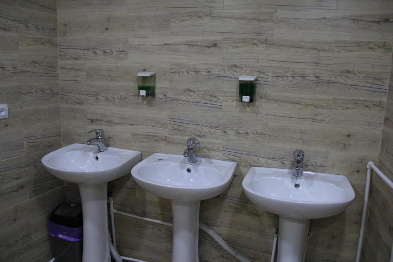 Blossom Hostel Updated ! Обновлено !!! City Center! Perfect Order!!! Snow-White Bed Linen!!! Идеальный Порядок!!! Белоснежное Постельное Белье!!! Центр Города !!! Tiflis Exterior foto