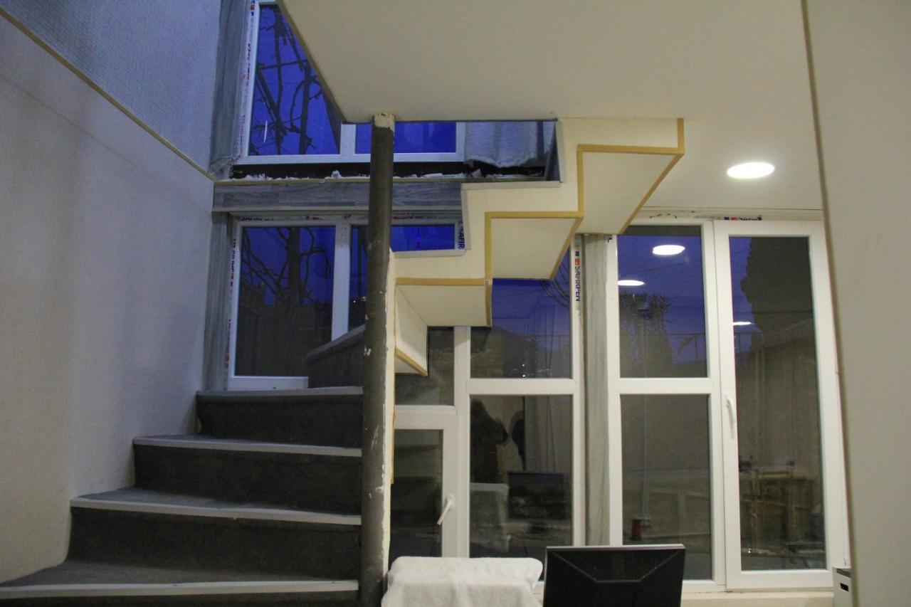 Blossom Hostel Updated ! Обновлено !!! City Center! Perfect Order!!! Snow-White Bed Linen!!! Идеальный Порядок!!! Белоснежное Постельное Белье!!! Центр Города !!! Tiflis Exterior foto