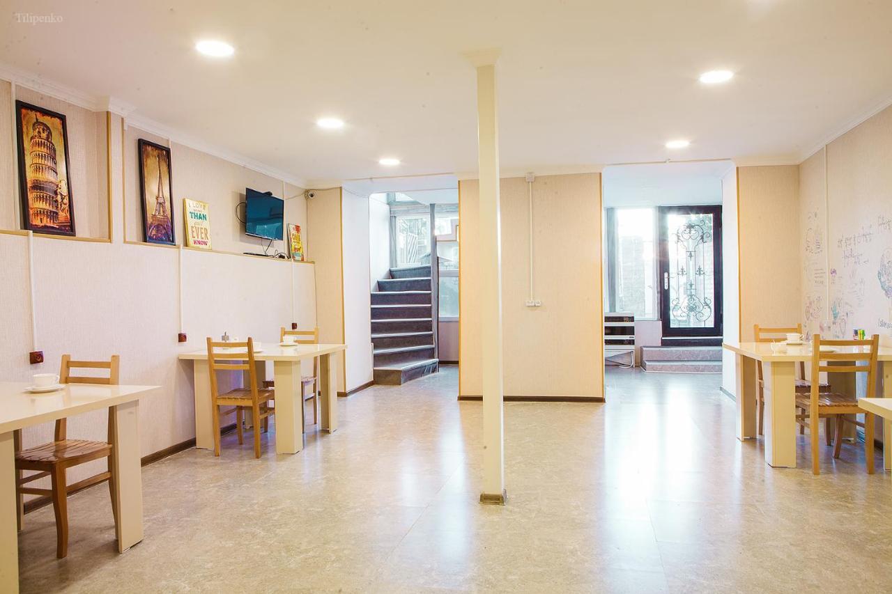 Blossom Hostel Updated ! Обновлено !!! City Center! Perfect Order!!! Snow-White Bed Linen!!! Идеальный Порядок!!! Белоснежное Постельное Белье!!! Центр Города !!! Tiflis Exterior foto