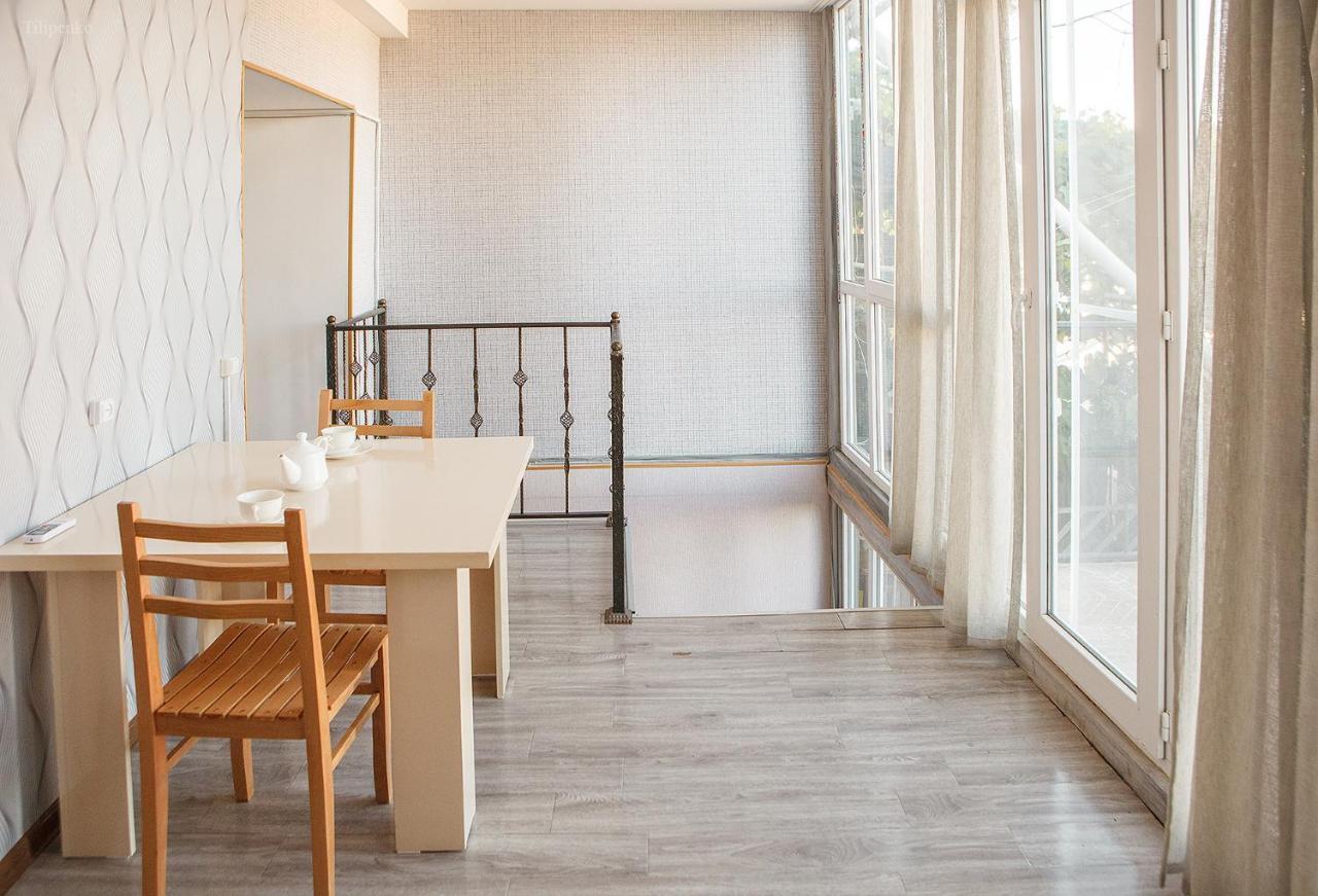 Blossom Hostel Updated ! Обновлено !!! City Center! Perfect Order!!! Snow-White Bed Linen!!! Идеальный Порядок!!! Белоснежное Постельное Белье!!! Центр Города !!! Tiflis Exterior foto